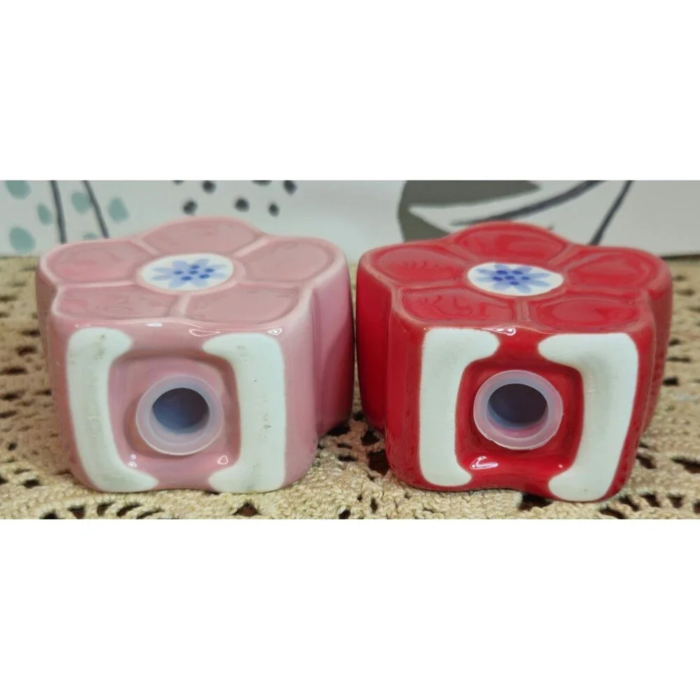 NWT Ceramic Flower Salt & Pepper Shaker Set The Spring Shop